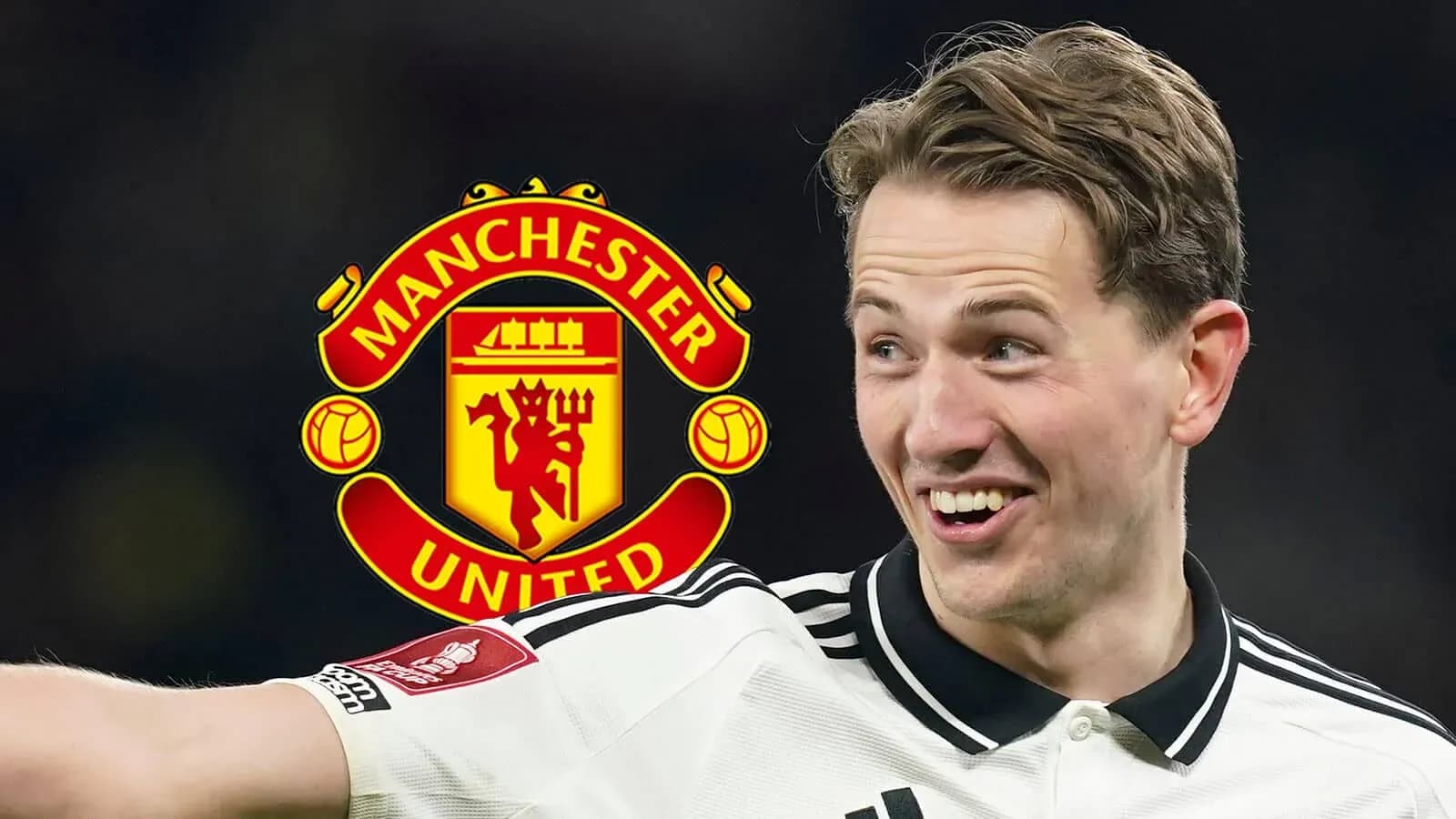 Jugador de Manchester United sonriendo durante el partido