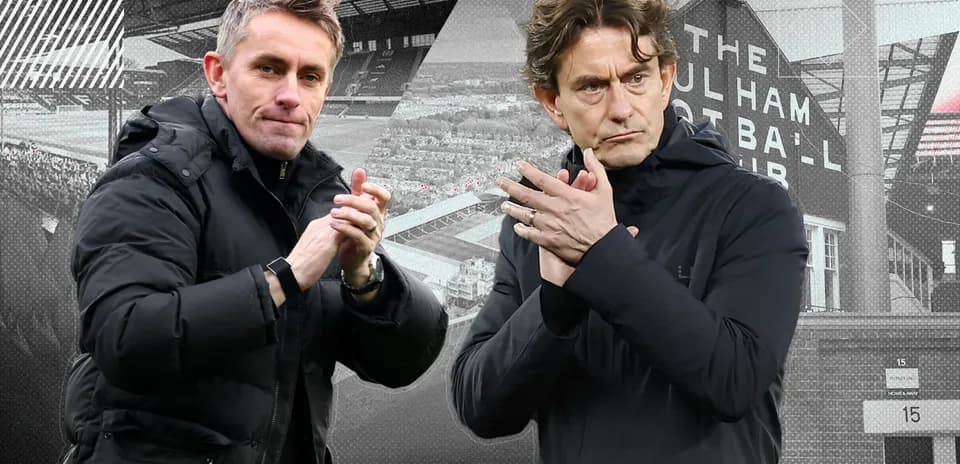 Entrenadores aplaudiendo antes del partido en el estadio
