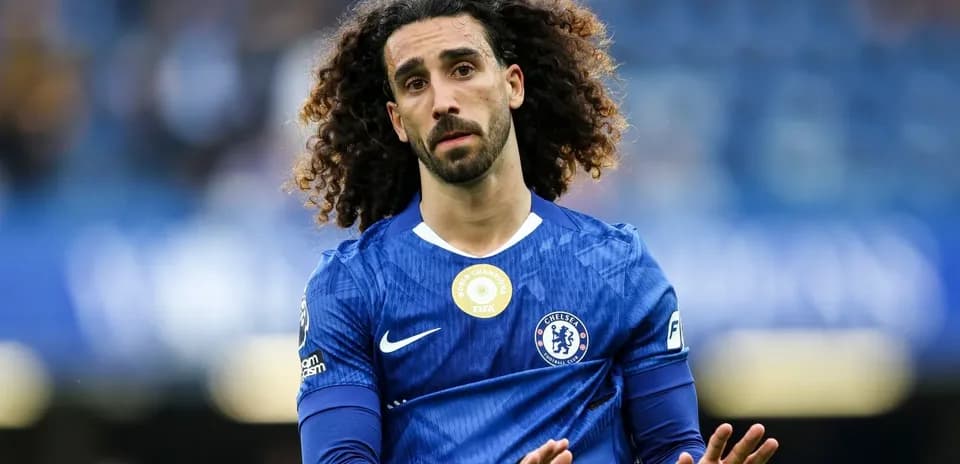 Jugador de Chelsea aplaudiendo en el campo