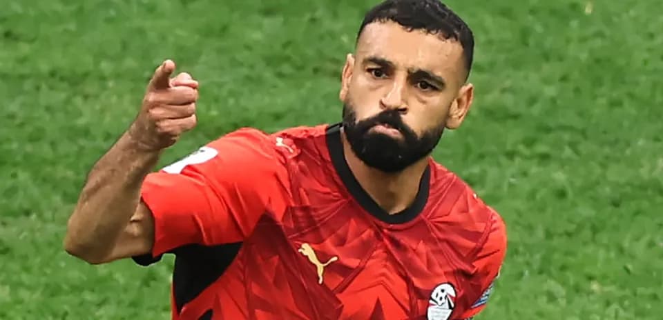 Jugador de Egipto celebrando un gol en el campo
