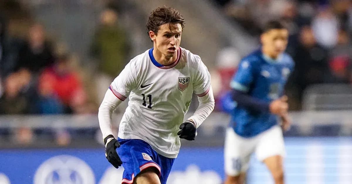 Jugador de Estados Unidos corriendo durante el partido