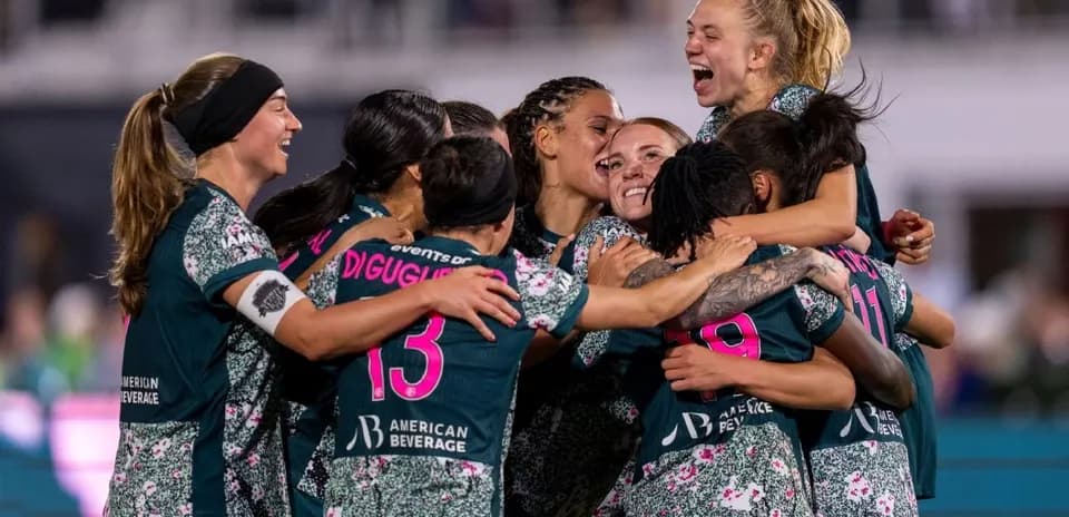 Jugadoras del San Diego Wave celebrando un gol