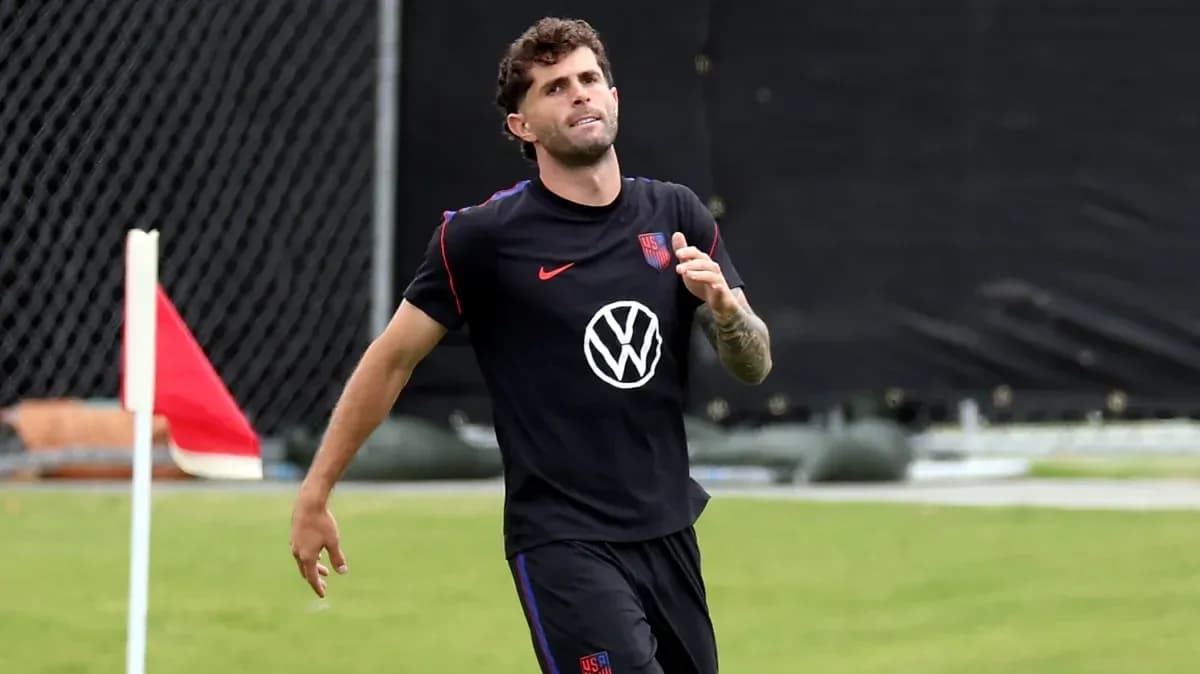 Jugador entrenando en el campo de fútbol