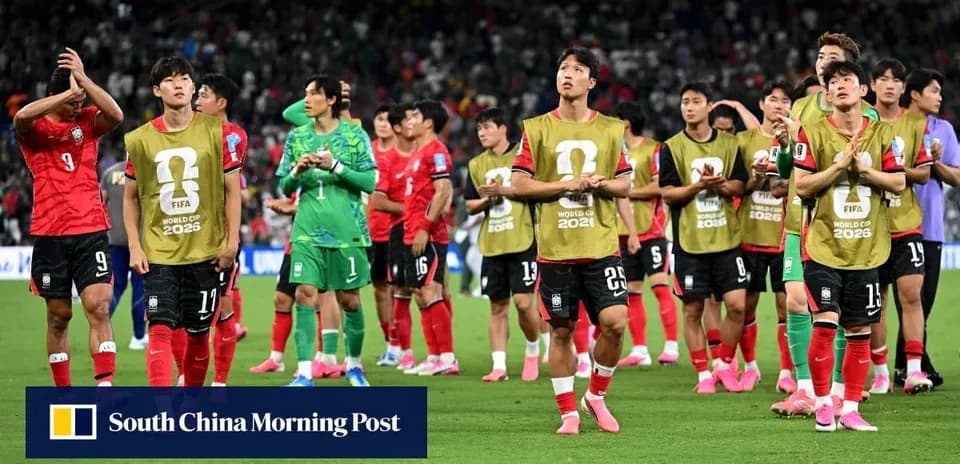 Jugadores de Corea del Sur agradeciendo tras el partido
