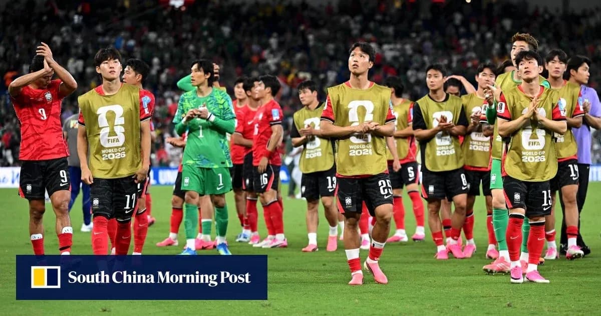 Jugadores de Corea del Sur agradeciendo tras el partido