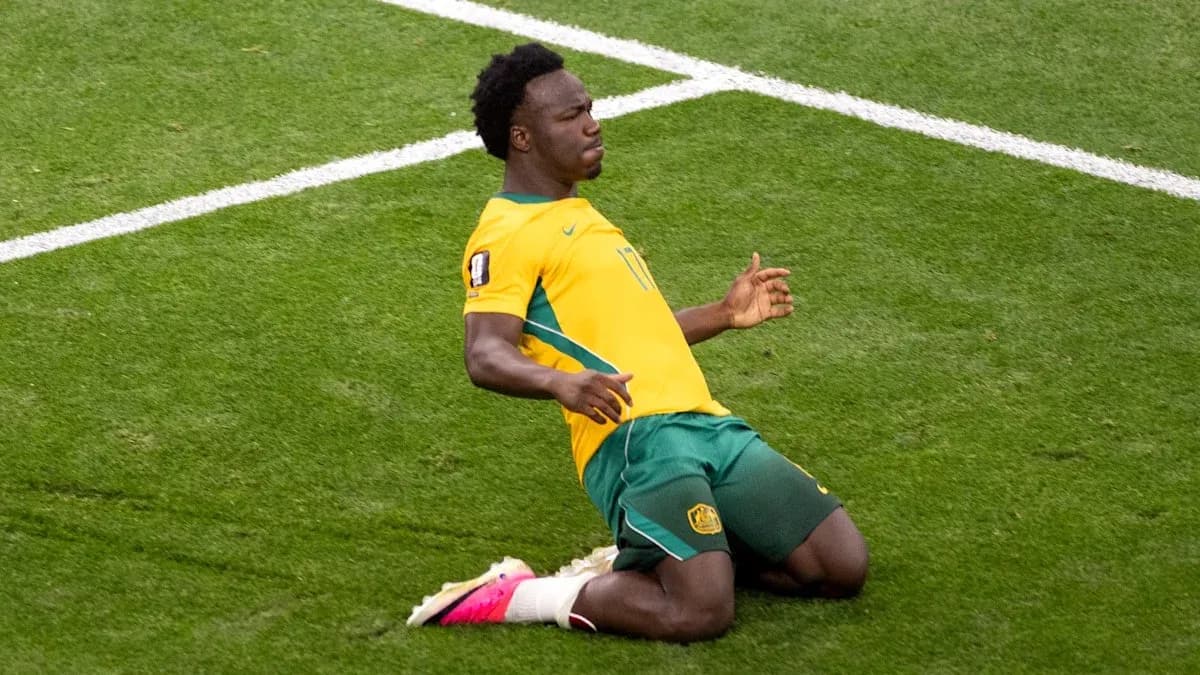 Jugador de fútbol celebrando en el campo