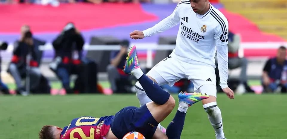Jugador de Barcelona caído en el campo