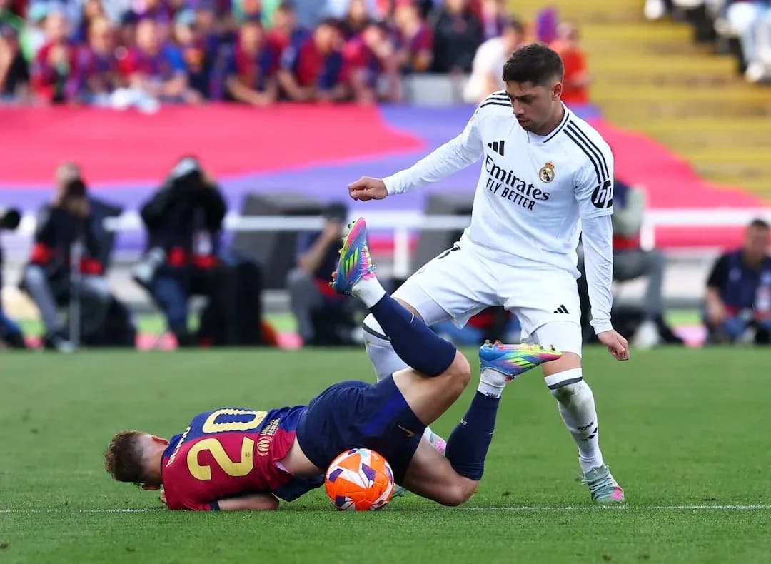 Jugador de Barcelona caído en el campo