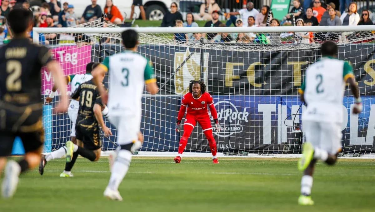 Portero preparándose para un tiro penal