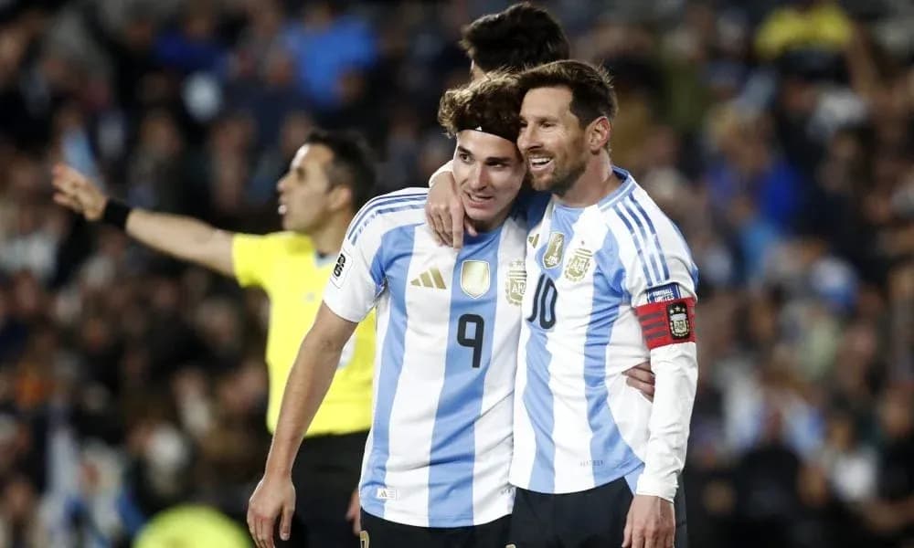 Jugadores de Argentina celebrando durante el partido