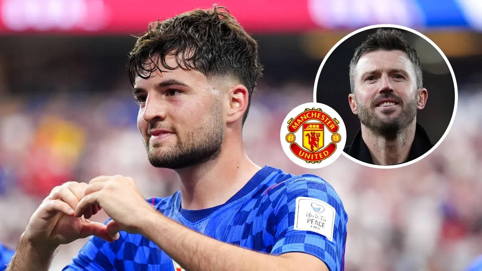 Jugador de Manchester United celebrando con gesto de corazón