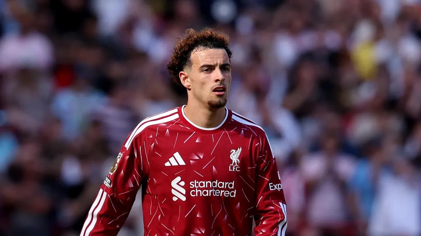 Jugador de Liverpool en el campo durante el partido
