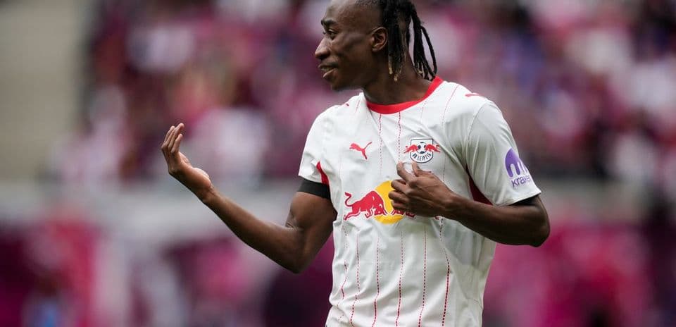Jugador de RB Leipzig celebrando en el campo