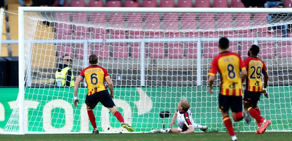 Baschirotto anotando un gol contra Genoa