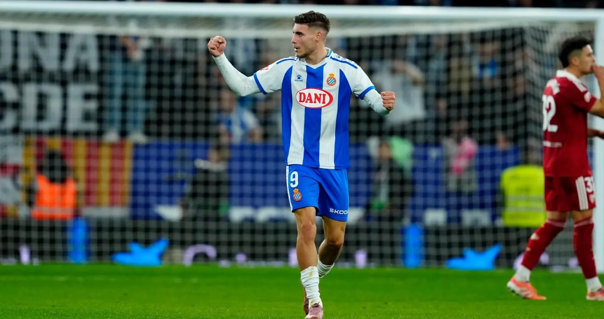 Jugador del Espanyol celebra un gol