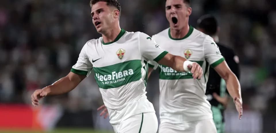 Jugadores del Elche celebrando un gol