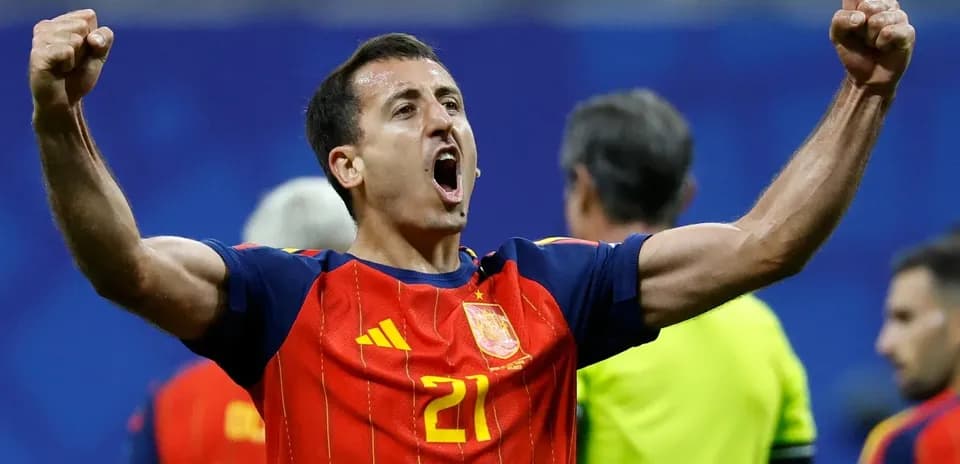 Jugador de España celebrando con los brazos en alto