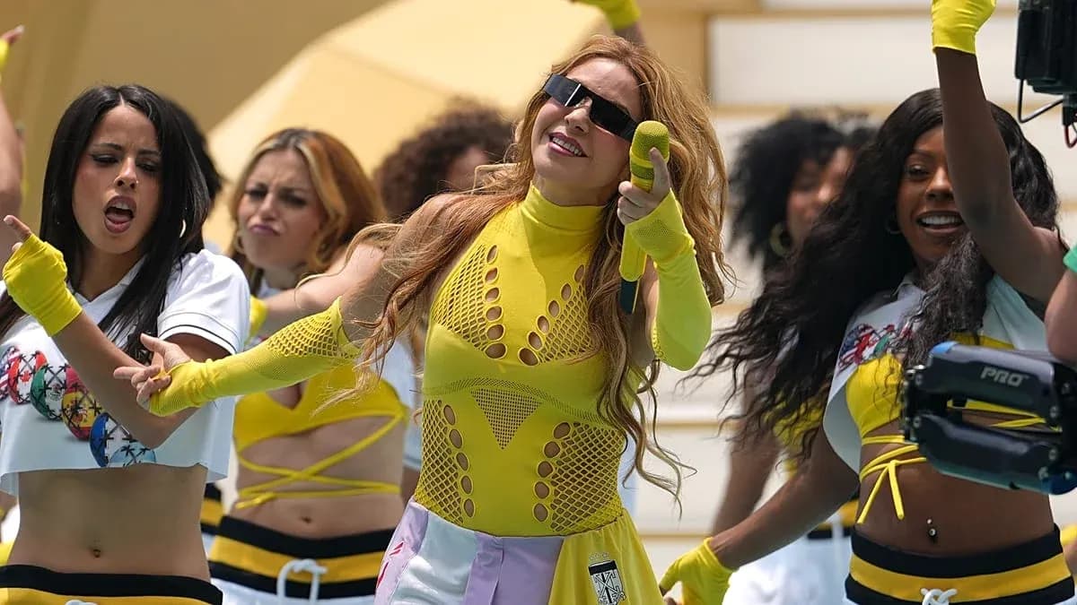 Grupo de bailarinas realizando una coreografía juntas
