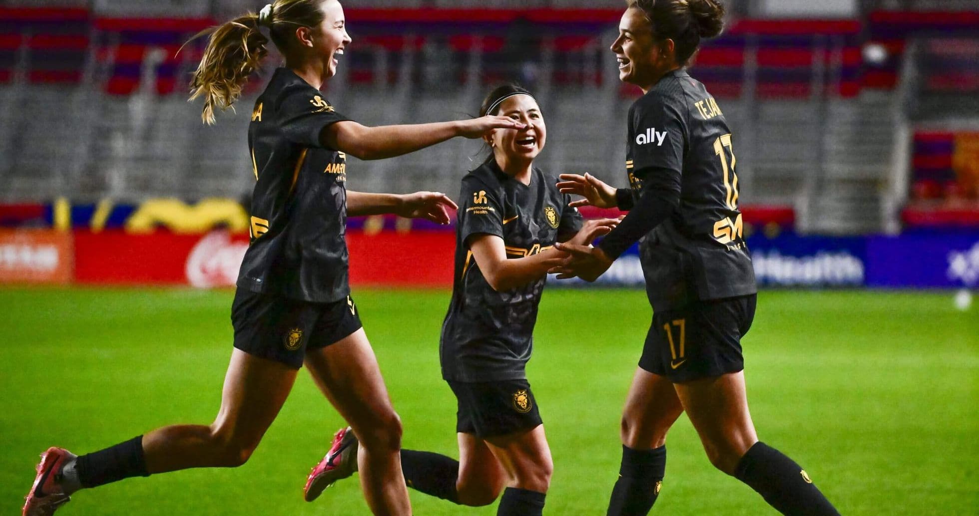 Jugadoras del Utah Royals celebrando un gol