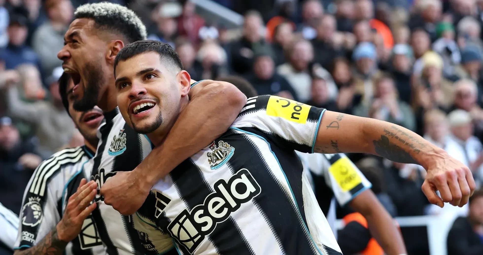 Jugadores de Newcastle celebrando un gol