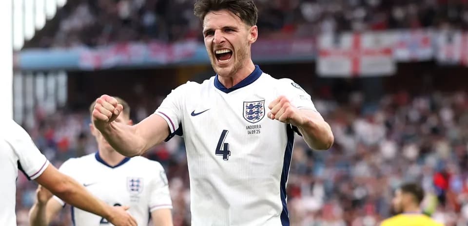 Jugador de Inglaterra celebrando un gol en el partido