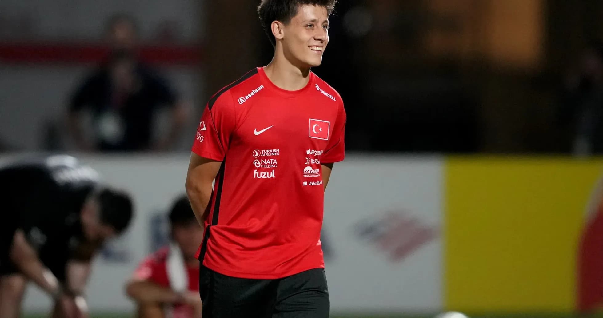 Jugador sonriente durante entrenamiento de Turquía