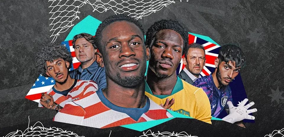 Jugadores de fútbol de diferentes nacionalidades posando juntos
