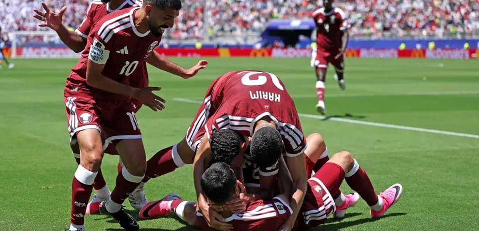 Jugadores de Qatar celebrando un gol