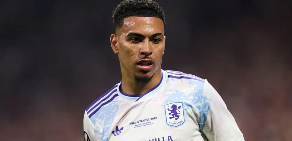 Jugador de Aston Villa durante un partido