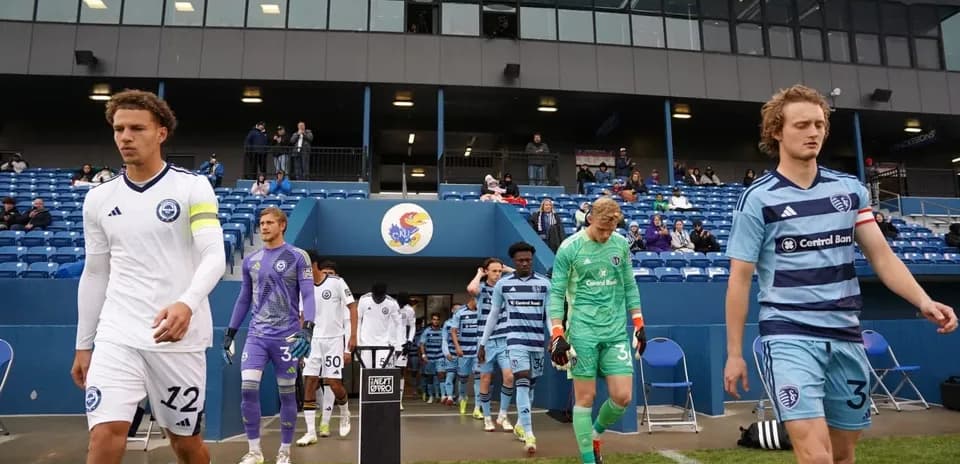 Jugadores de Sporting KC II en el túnel