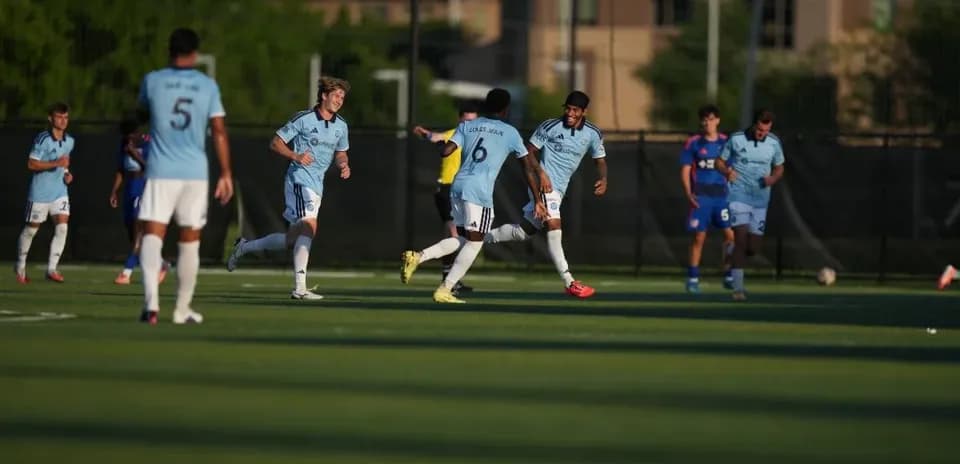 Jugadores de Chattanooga celebrando un gol