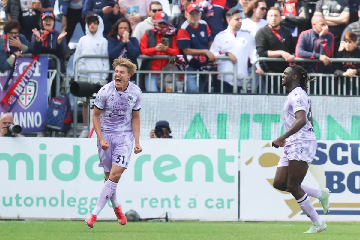 Jugador de Udinese celebra un gol