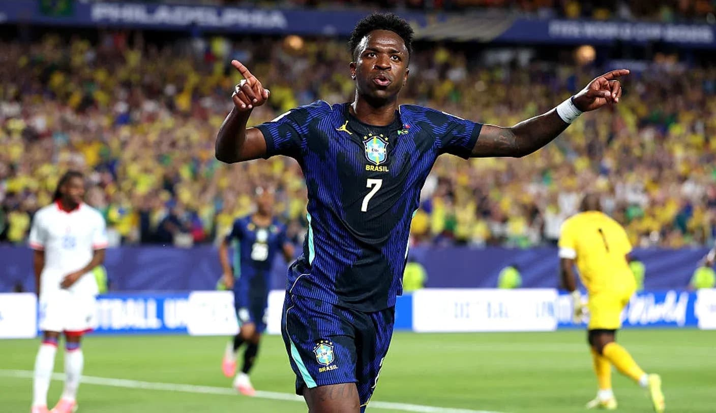Vinícius Jr. celebrando un gol con Brasil