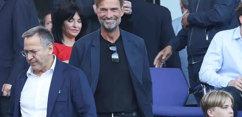 Entrenador sonriente en un evento deportivo