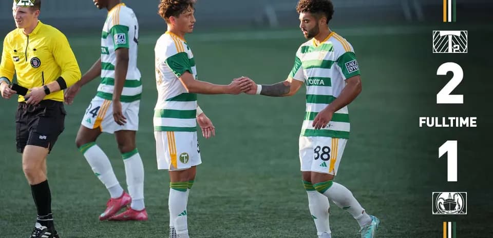 Jugadores de Portland Timbers II celebrando victoria