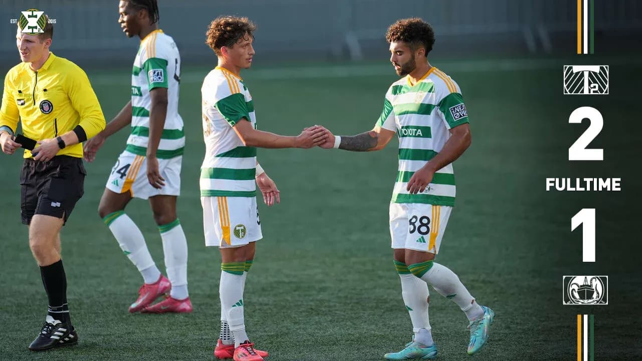 Jugadores de Portland Timbers II celebrando victoria
