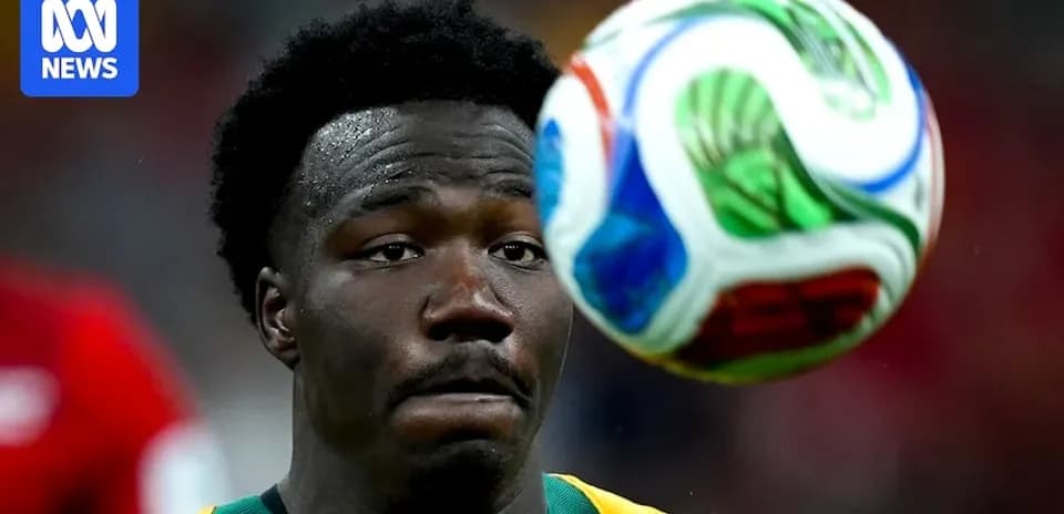 Jugador australiano controlando el balón durante partido