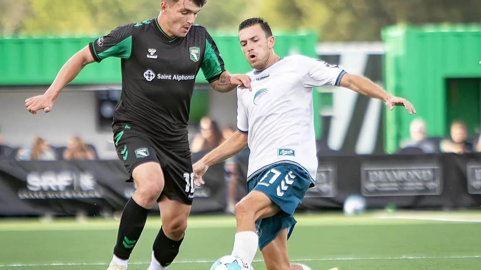 Jugadores de Spokane Velocity y Boise compitiendo