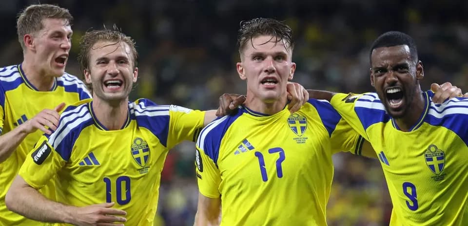 Jugadores de Suecia celebrando un gol