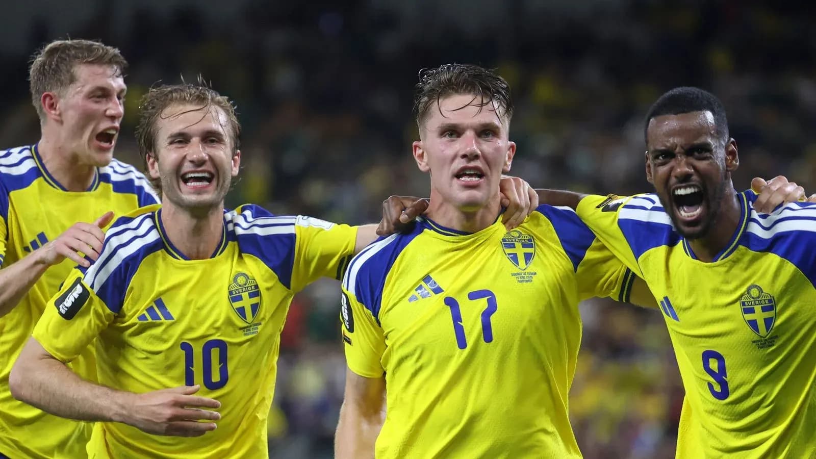 Jugadores de Suecia celebrando un gol