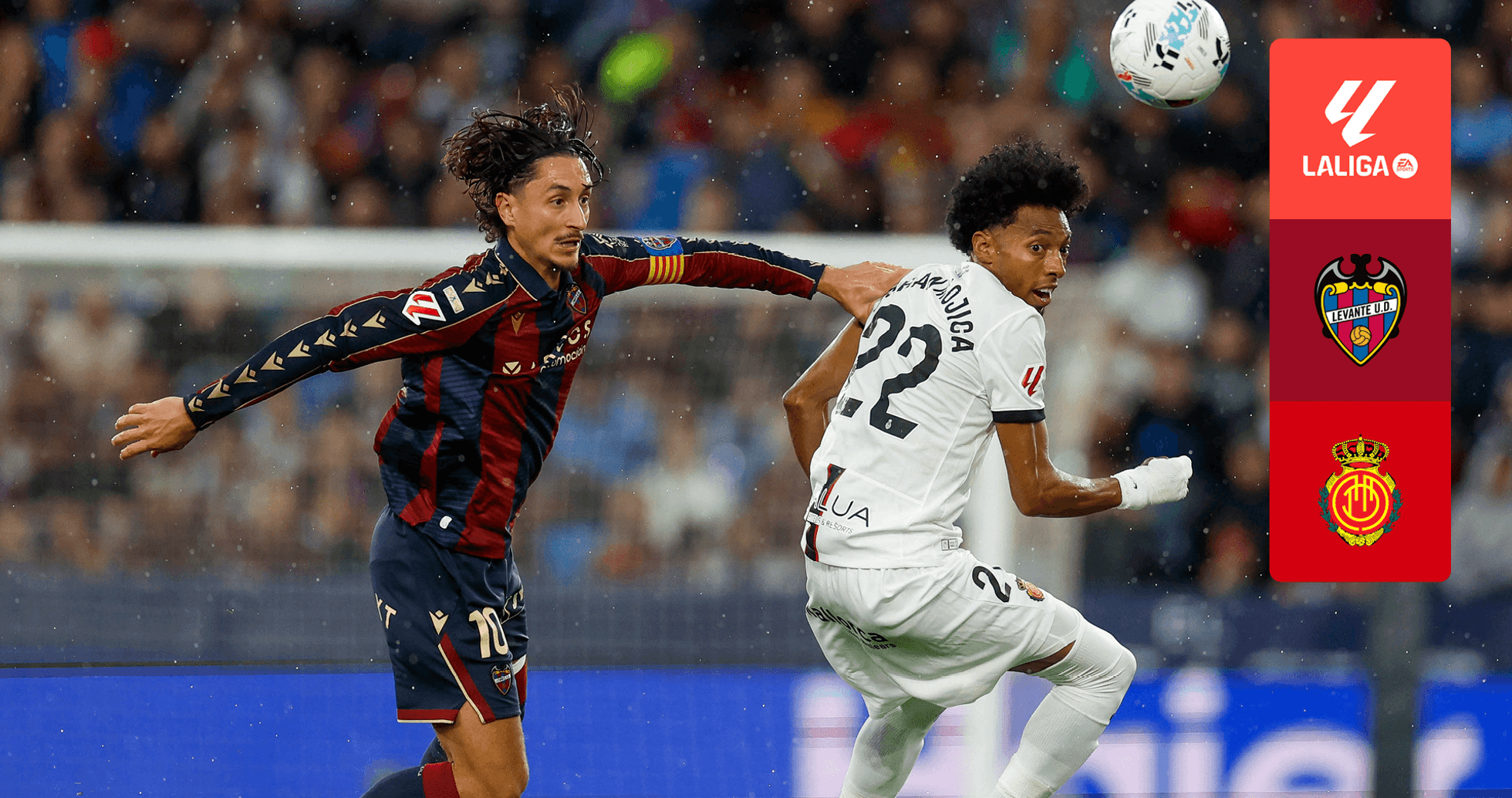 Jugadores de Levante y Mallorca en acción