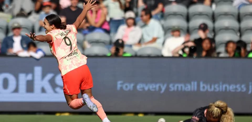 Jugadora celebrando un gol en el partido