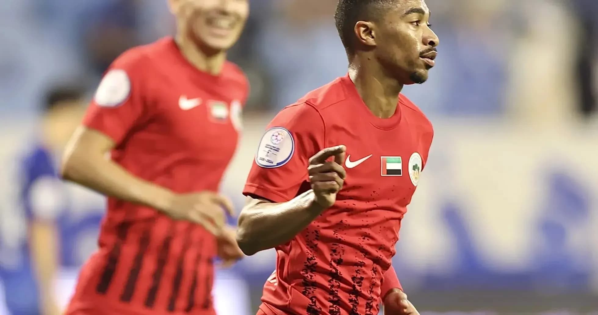 Jugador de Al Sharjah U23 celebra un gol