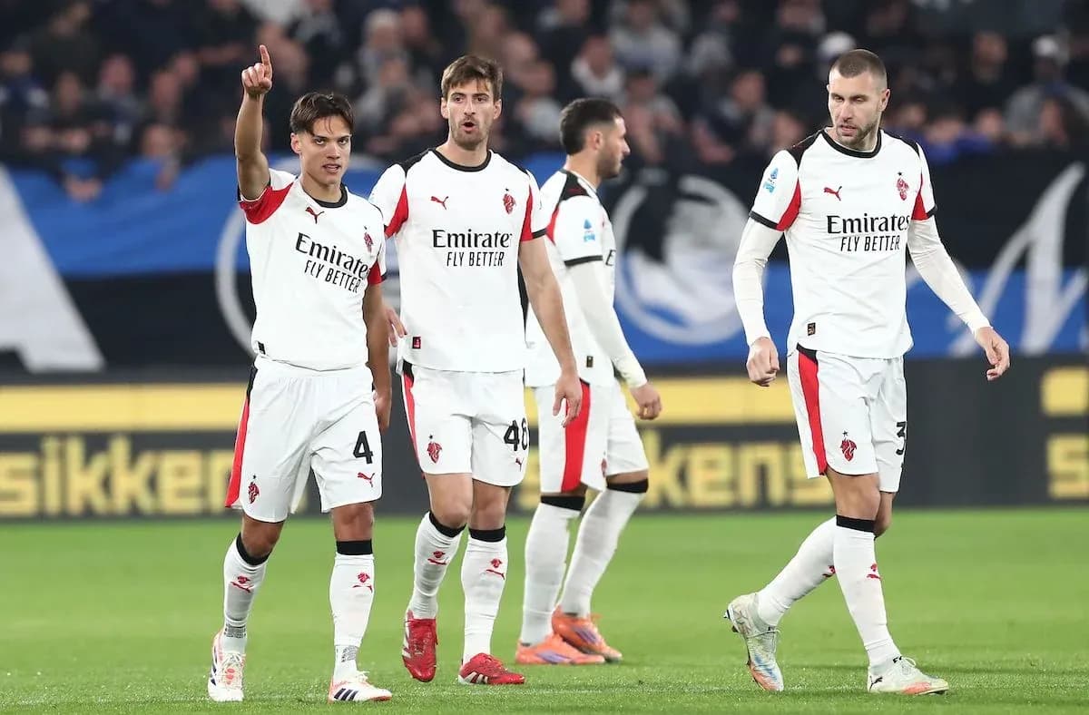 Jugadores de AC Milan celebrando en el partido