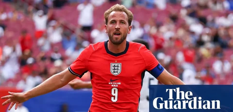Jugador de Inglaterra celebrando un gol en el partido
