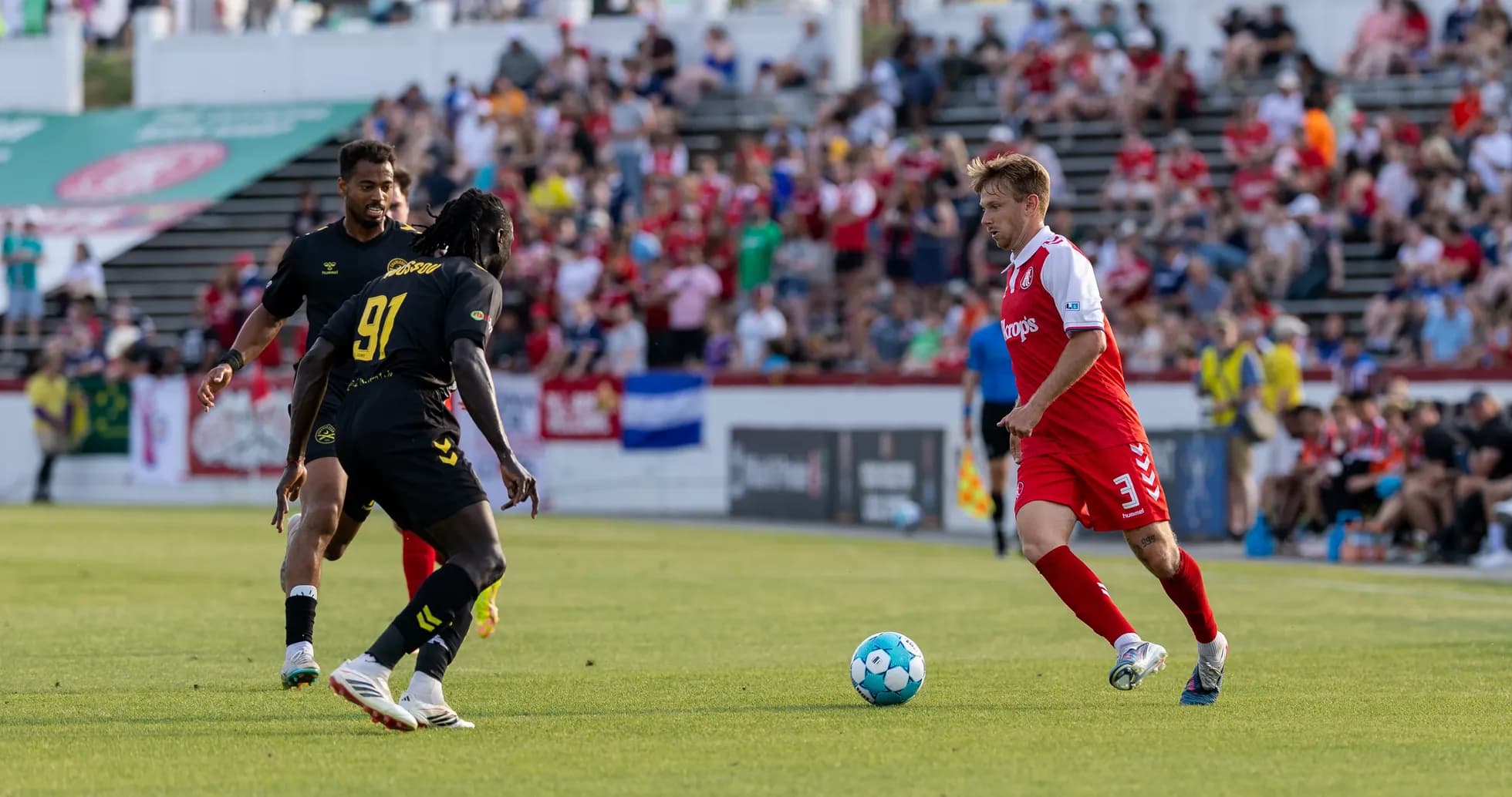 Jugadores de Charleston Battery y FC Tulsa en acción