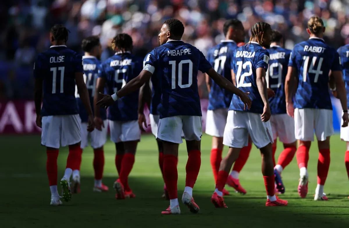 Jugadores de Francia en el campo durante un partido