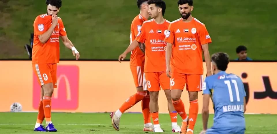 Jugadores del Ajman U23 en el partido