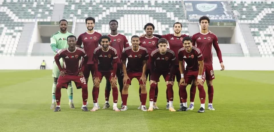 Equipo de Al Wahda U23 posando para la foto