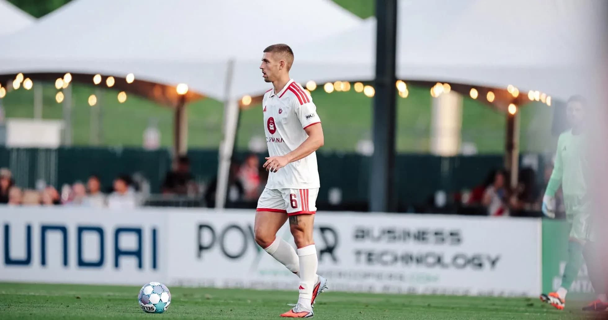 Jugador del Phoenix Rising en el campo